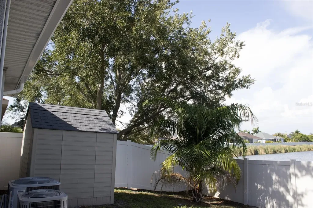433 York Dale Drive Ruskin FL 33570