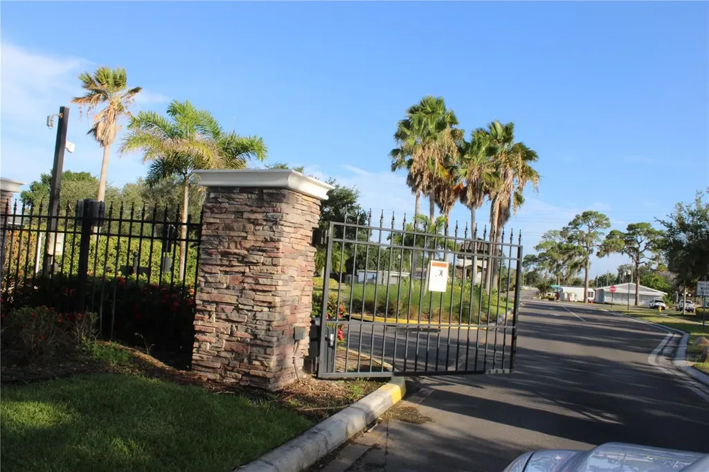 433 York Dale Drive Ruskin FL 33570