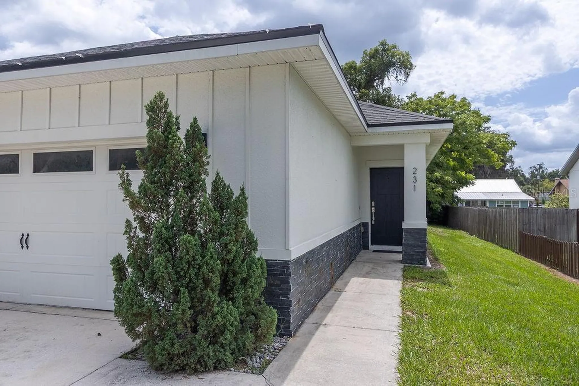 231 N Julia Avenue Deland FL 32720
