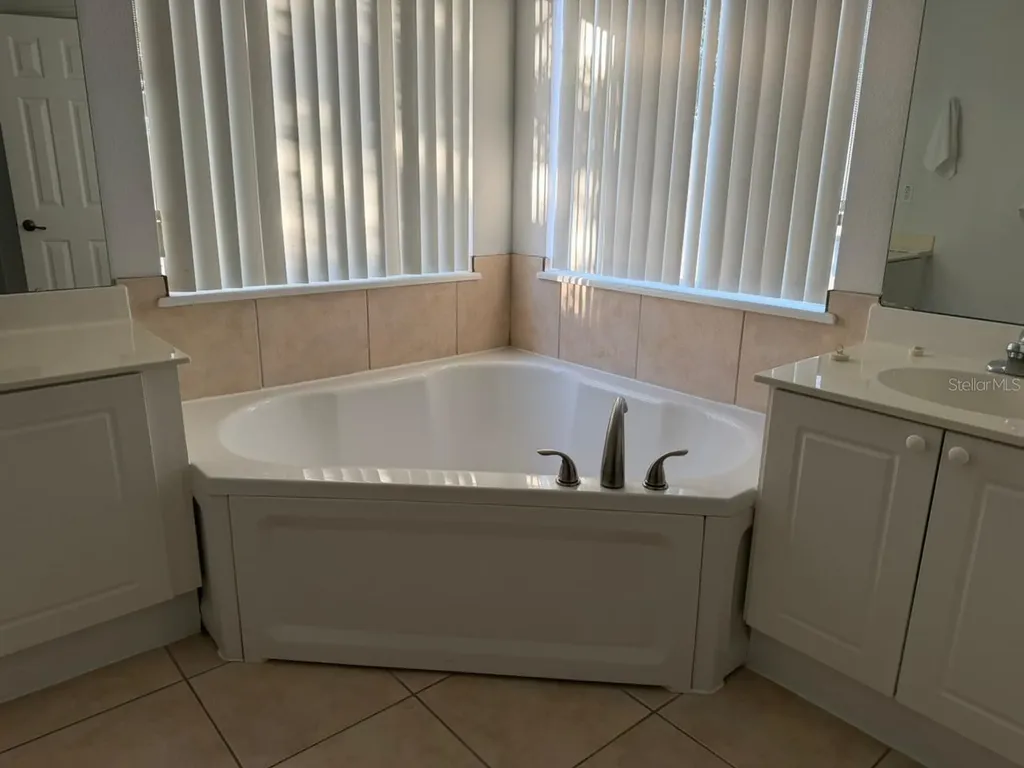 2714 Club Cortile Circle Kissimmee FL 34746