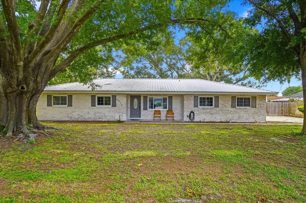 1210 Carol Avenue Auburndale FL 33823