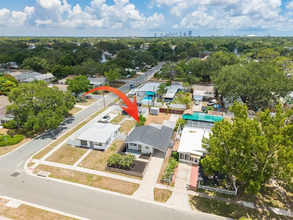 710 50th Avenue N St Petersburg FL 33703