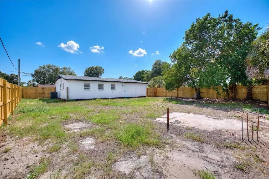 8204 Allamanda Avenue Tampa FL 33619