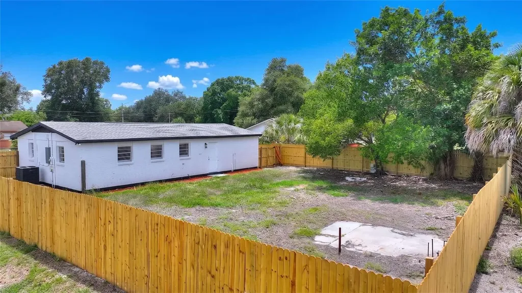 8204 Allamanda Avenue Tampa FL 33619