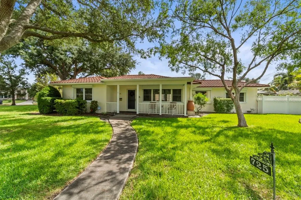 725 61st Street N St Petersburg FL 33710