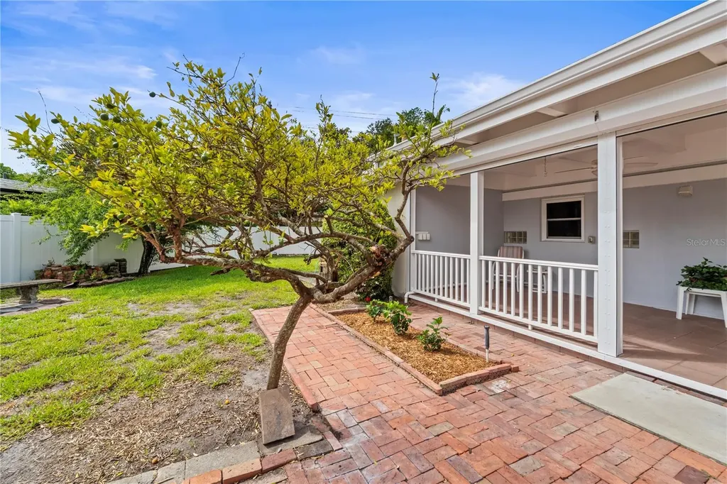 725 61st Street N St Petersburg FL 33710