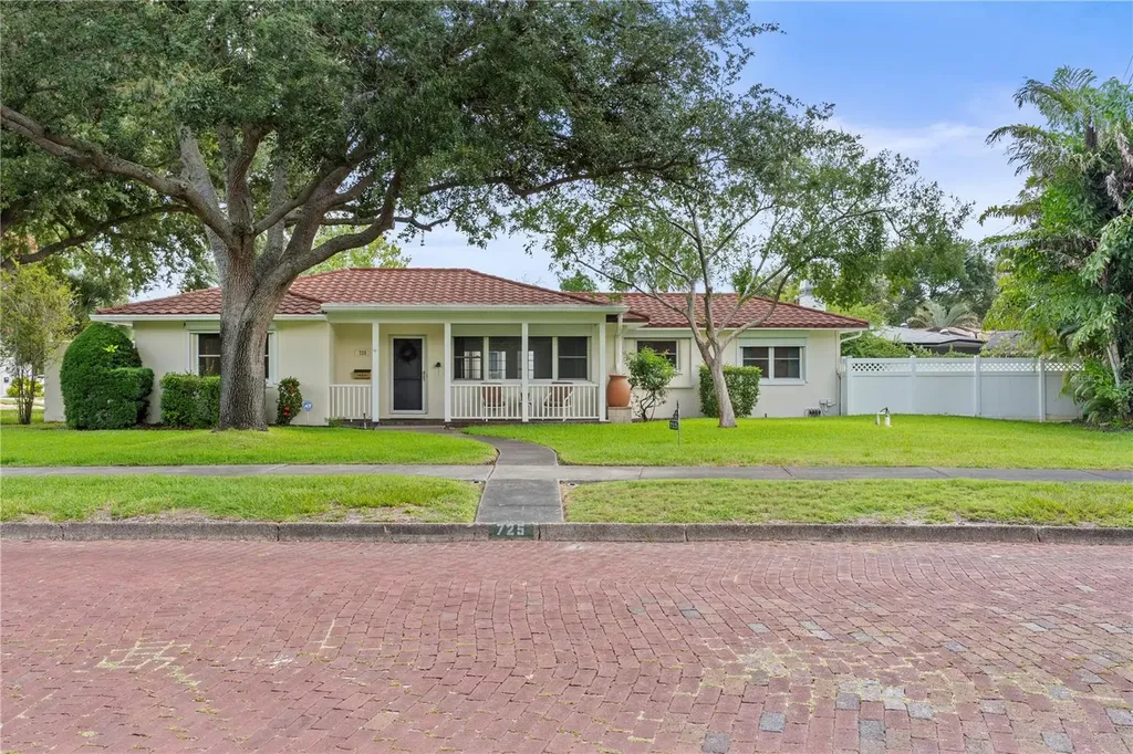 725 61st Street N St Petersburg FL 33710