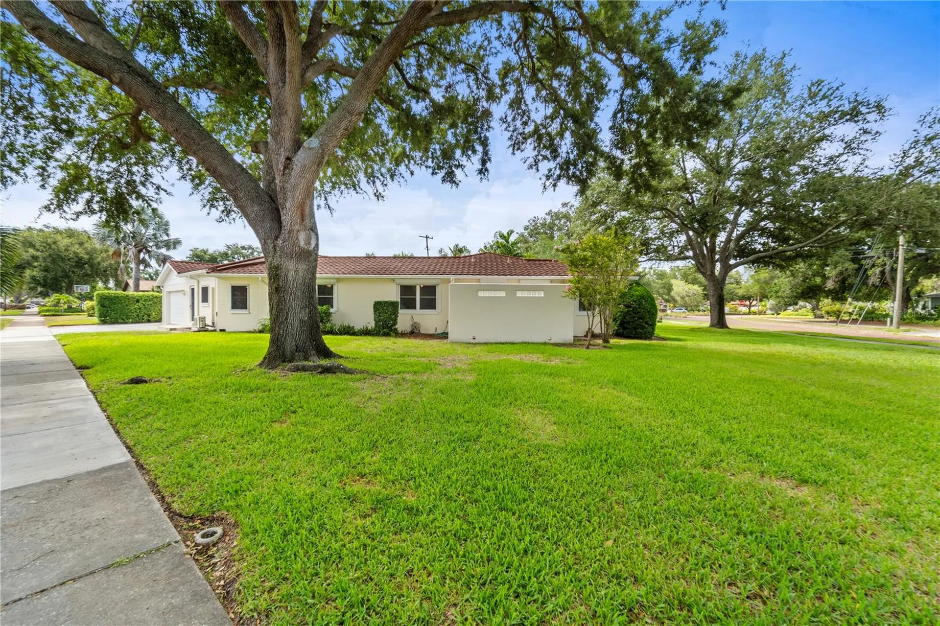 725 61st Street N St Petersburg FL 33710
