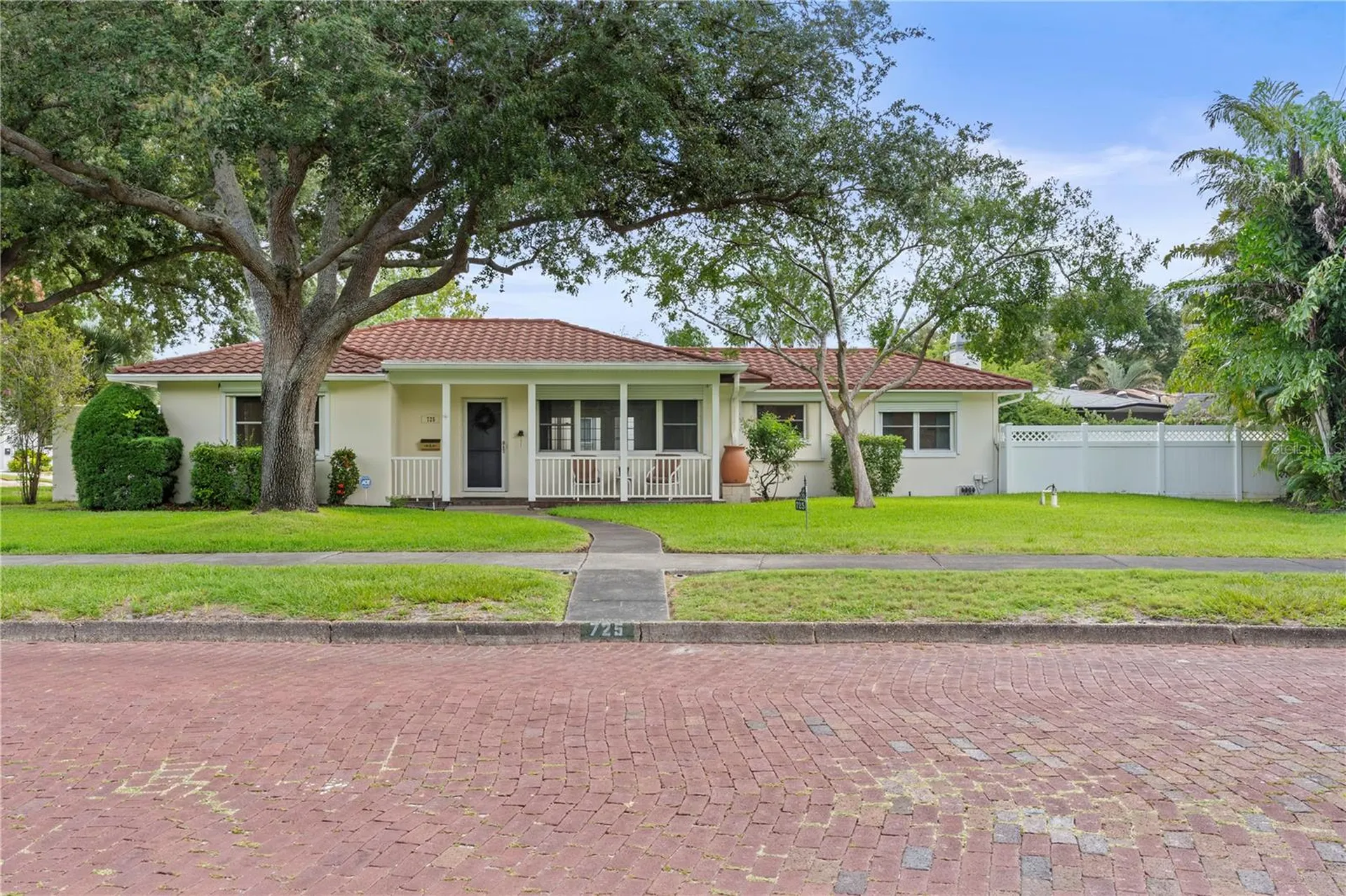 725 61st Street N St Petersburg FL 33710