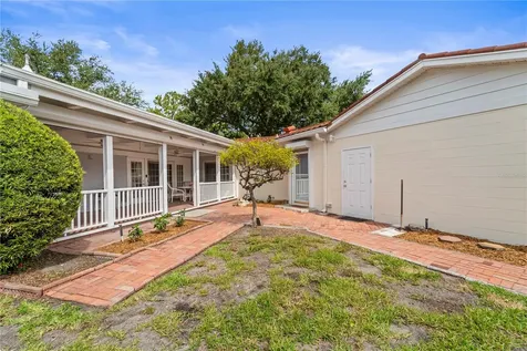 725 61st Street N St Petersburg FL 33710