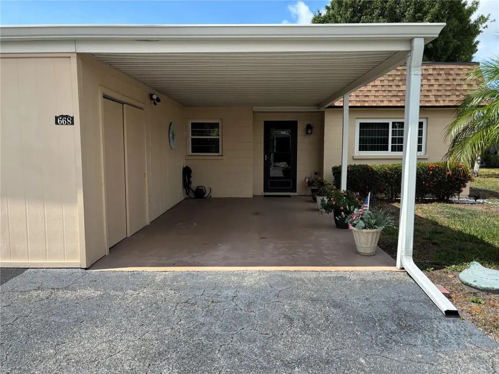 668 Park Circle Bradenton FL 34207