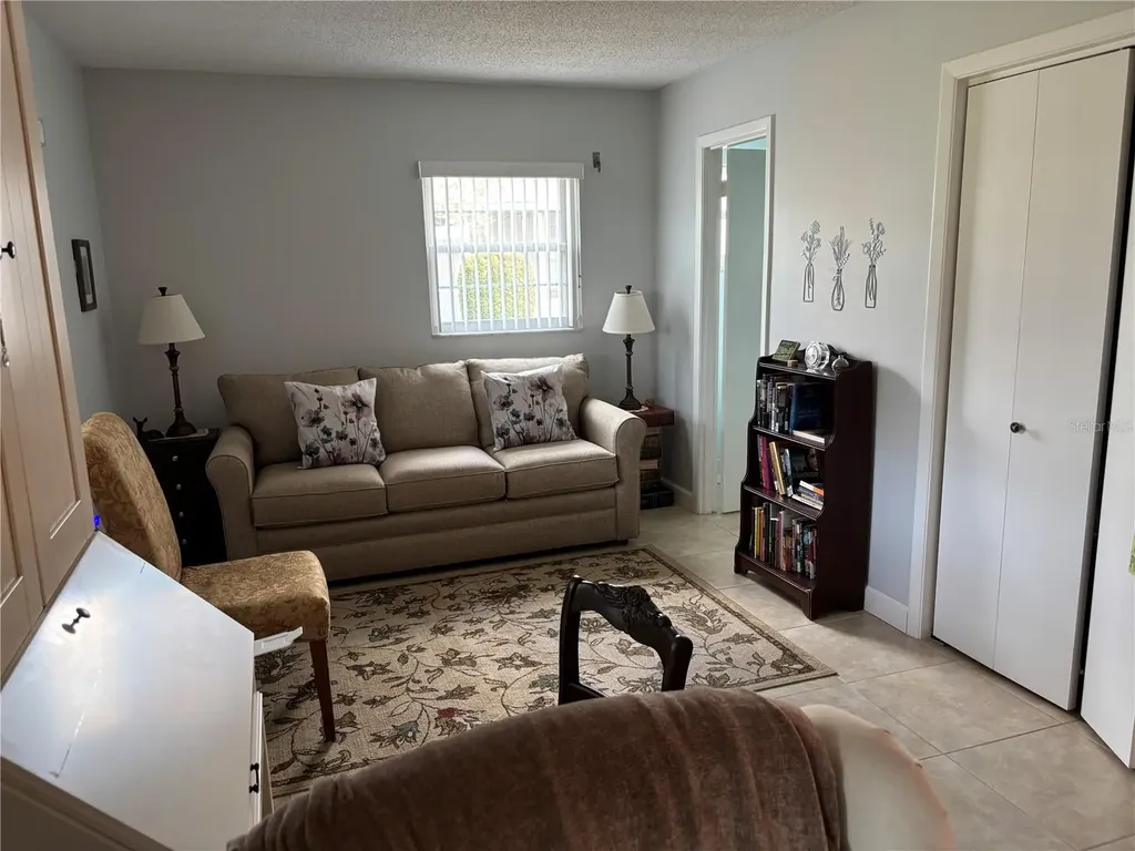668 Park Circle Bradenton FL 34207