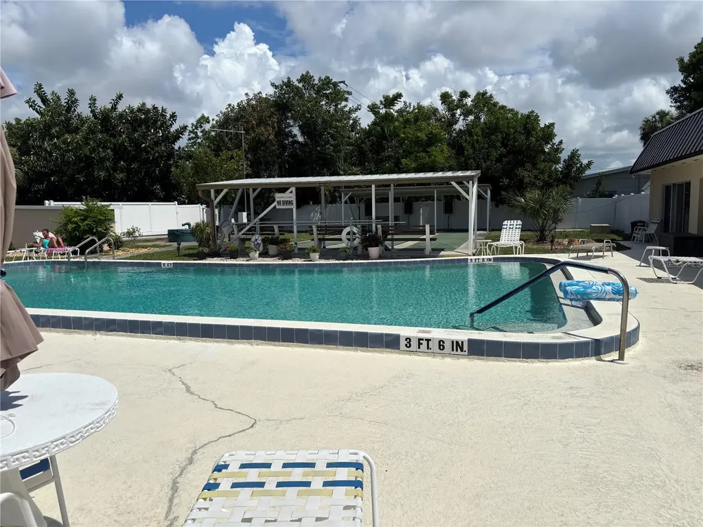 668 Park Circle Bradenton FL 34207