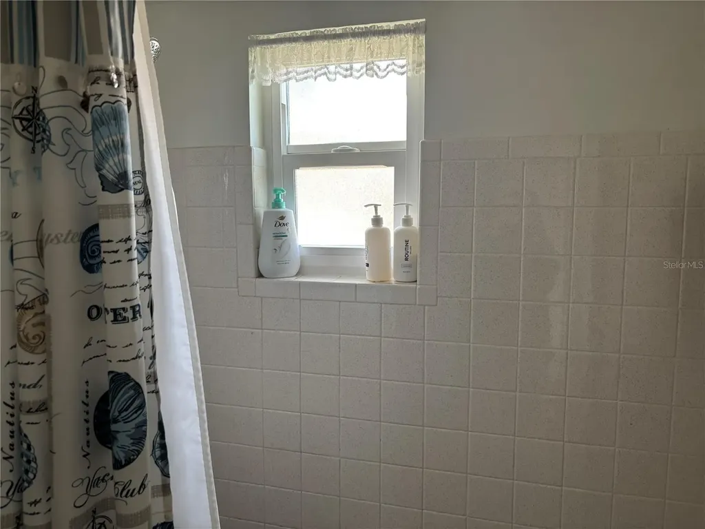 668 Park Circle Bradenton FL 34207