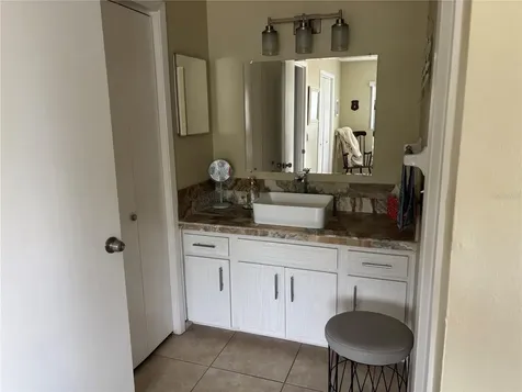 668 Park Circle Bradenton FL 34207