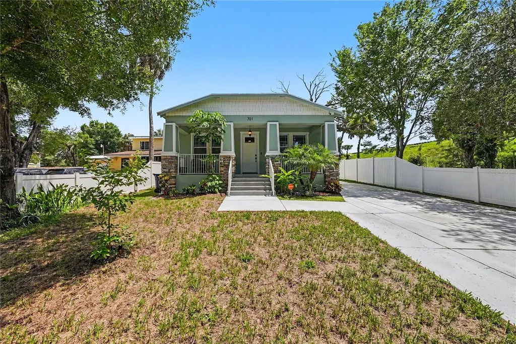 701 E Hollywood Street Tampa FL 33604