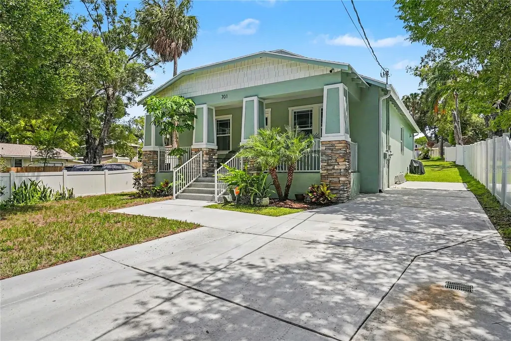 701 E Hollywood Street Tampa FL 33604