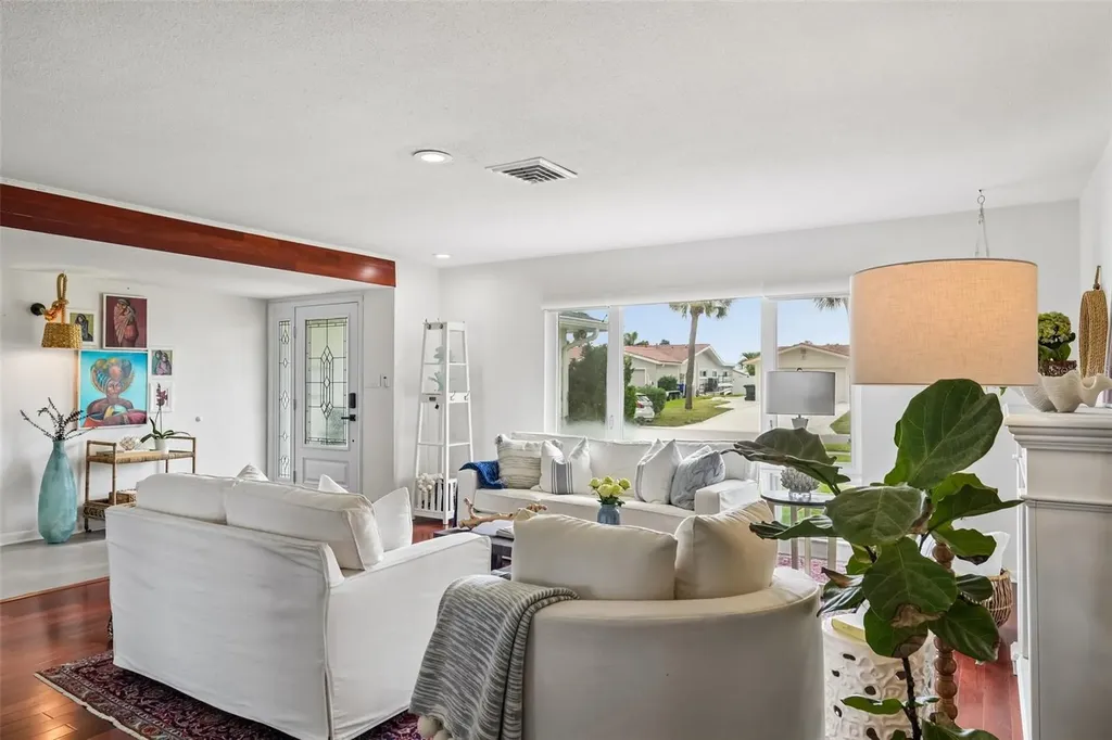 4379 44th Street S St Petersburg FL 33711