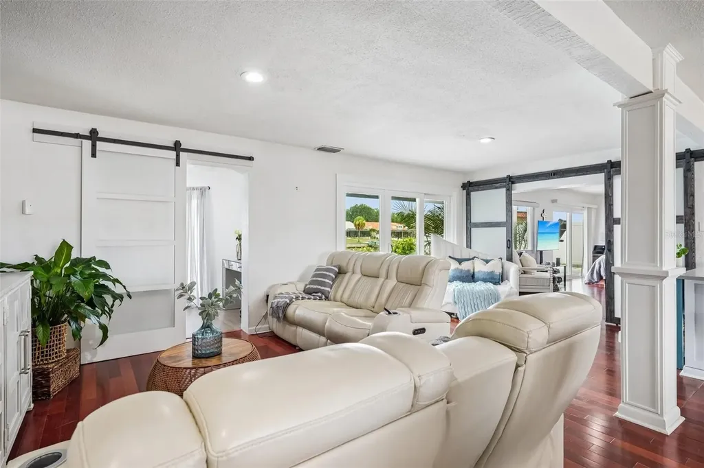 4379 44th Street S St Petersburg FL 33711