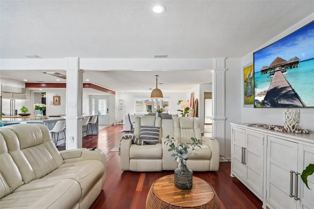 4379 44th Street S St Petersburg FL 33711