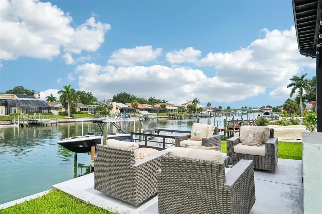 4379 44th Street S St Petersburg FL 33711
