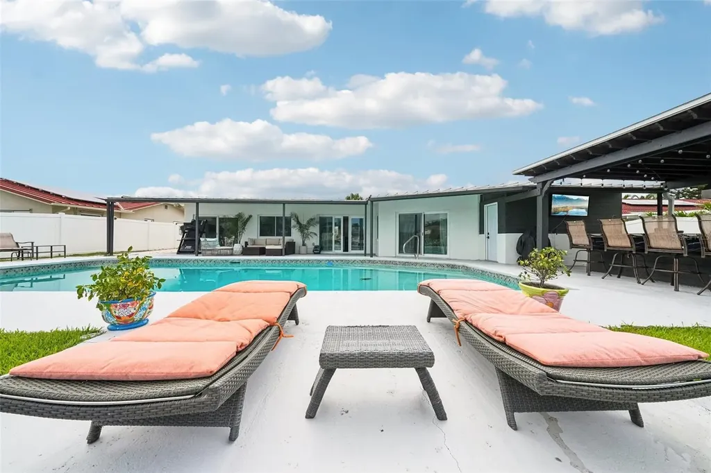 4379 44th Street S St Petersburg FL 33711