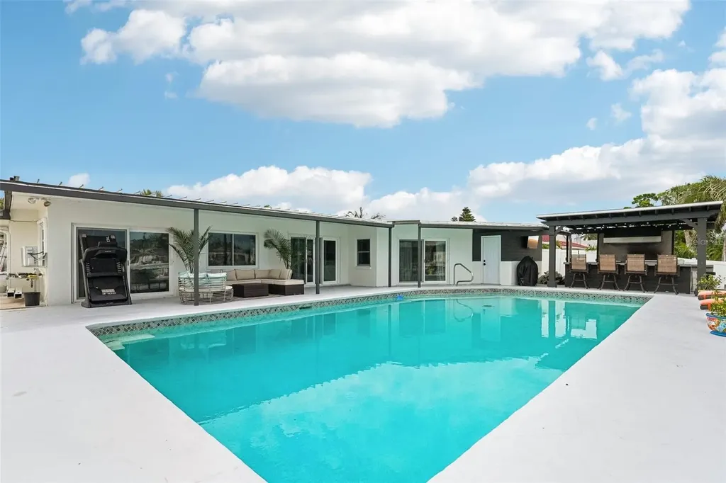 4379 44th Street S St Petersburg FL 33711