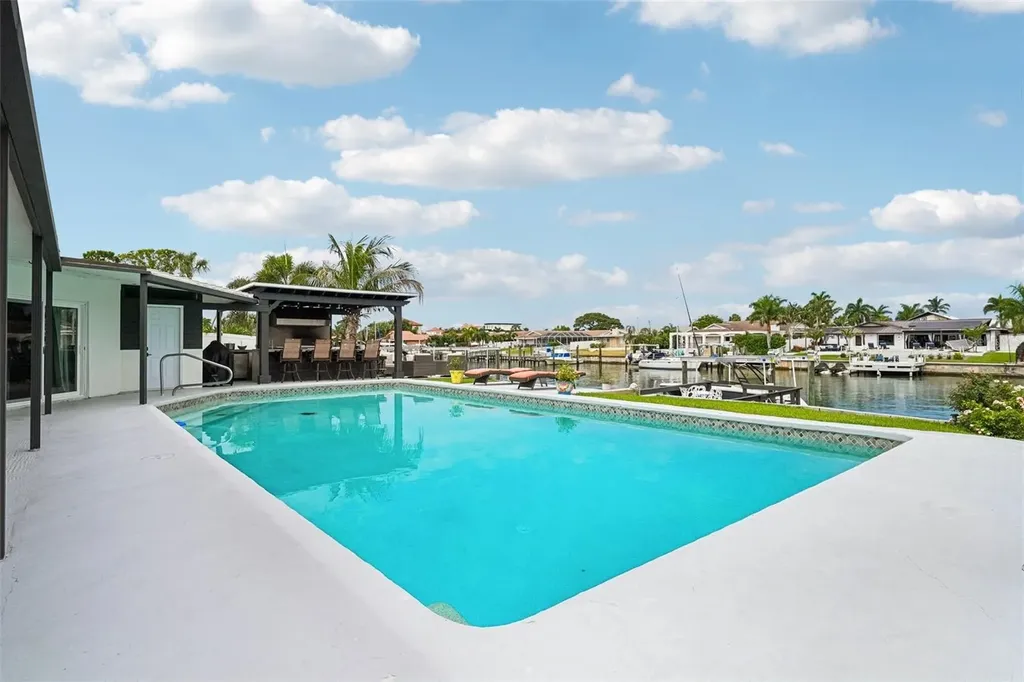 4379 44th Street S St Petersburg FL 33711
