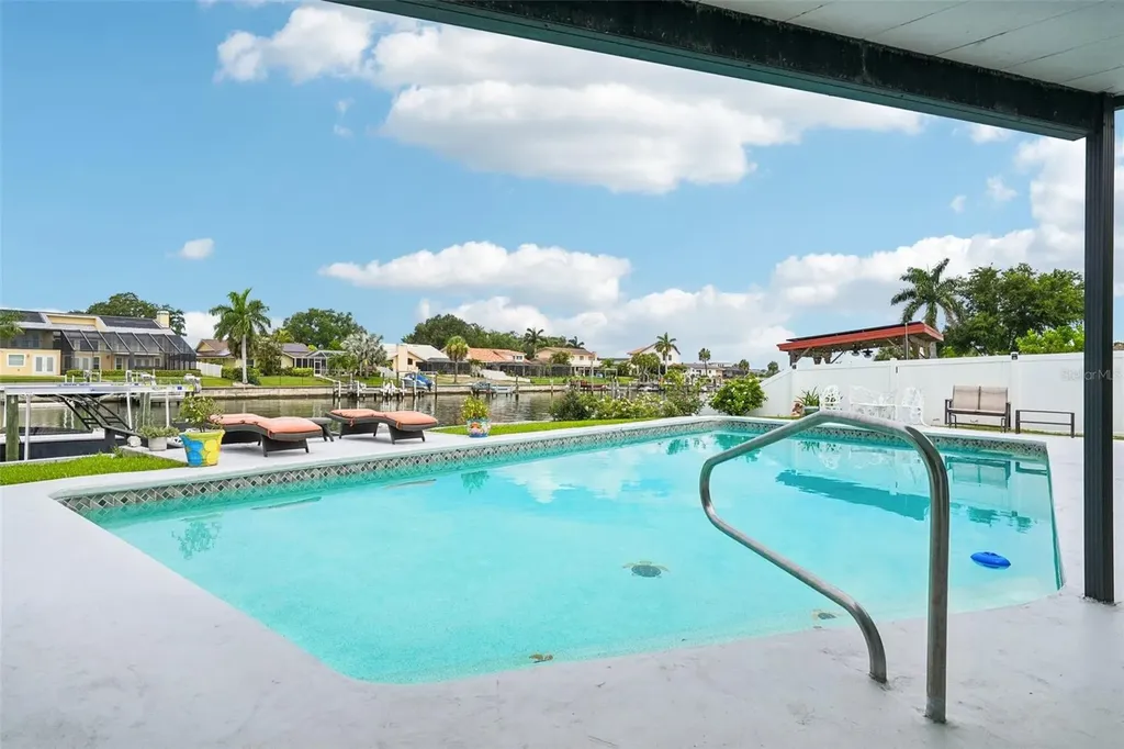 4379 44th Street S St Petersburg FL 33711