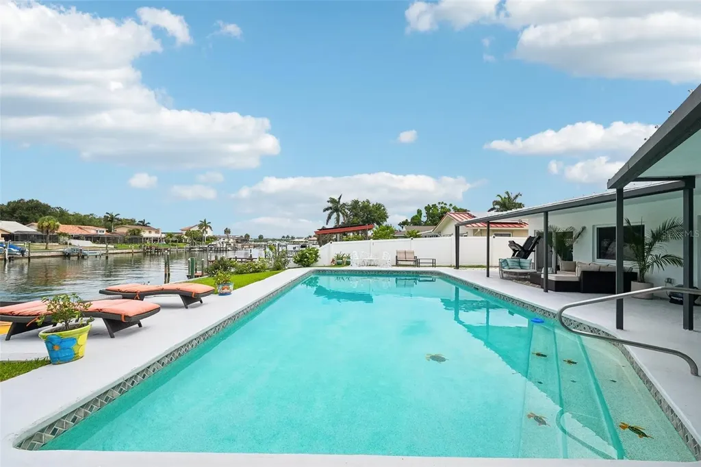 4379 44th Street S St Petersburg FL 33711