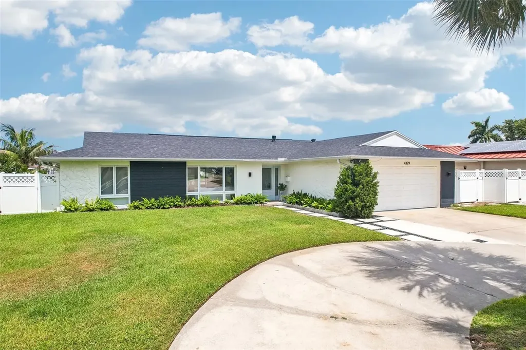 4379 44th Street S St Petersburg FL 33711