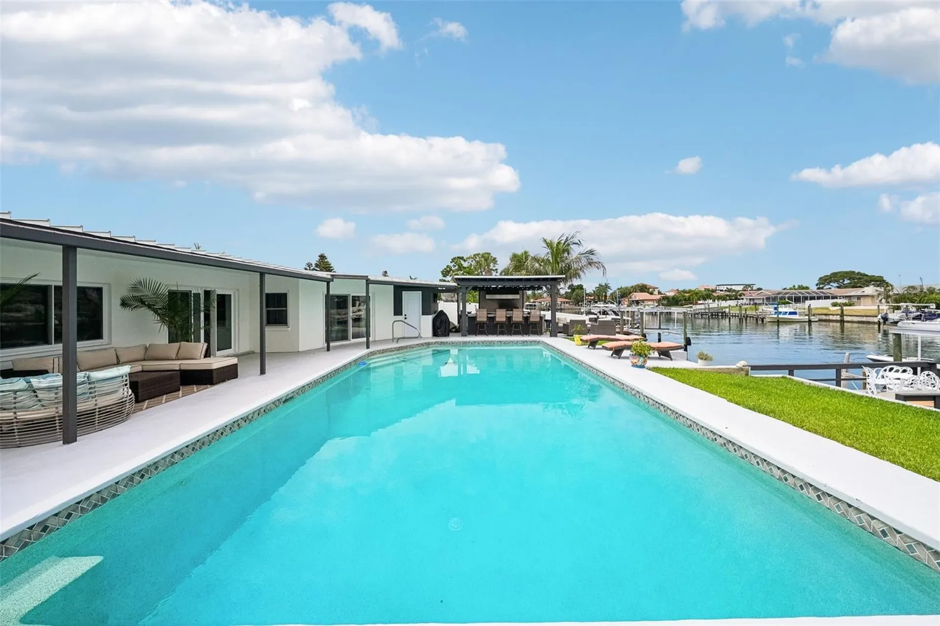 4379 44th Street S St Petersburg FL 33711