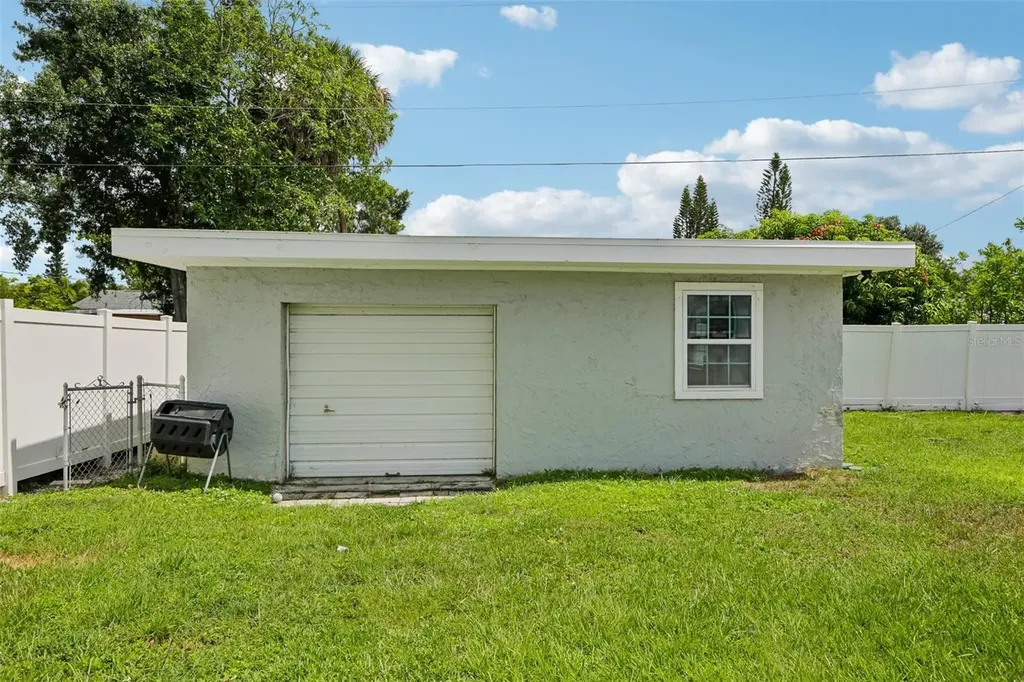 2214 23rd Avenue W Bradenton FL 34205