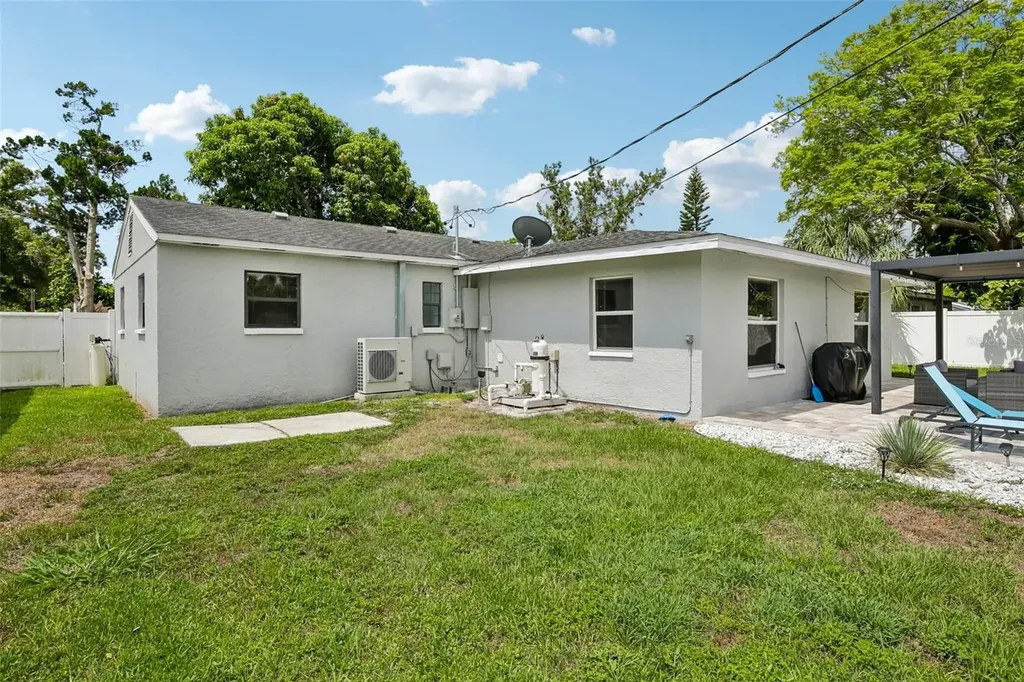 2214 23rd Avenue W Bradenton FL 34205