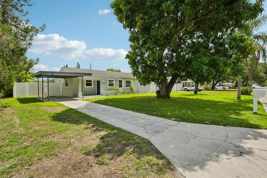 2214 23rd Avenue W Bradenton FL 34205