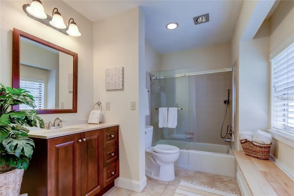 5828 Oakhurst Drive Seminole FL 33772