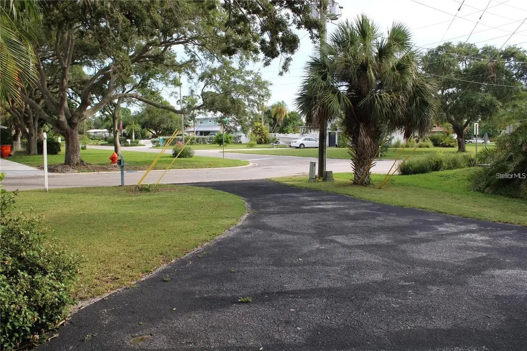 5828 Oakhurst Drive Seminole FL 33772