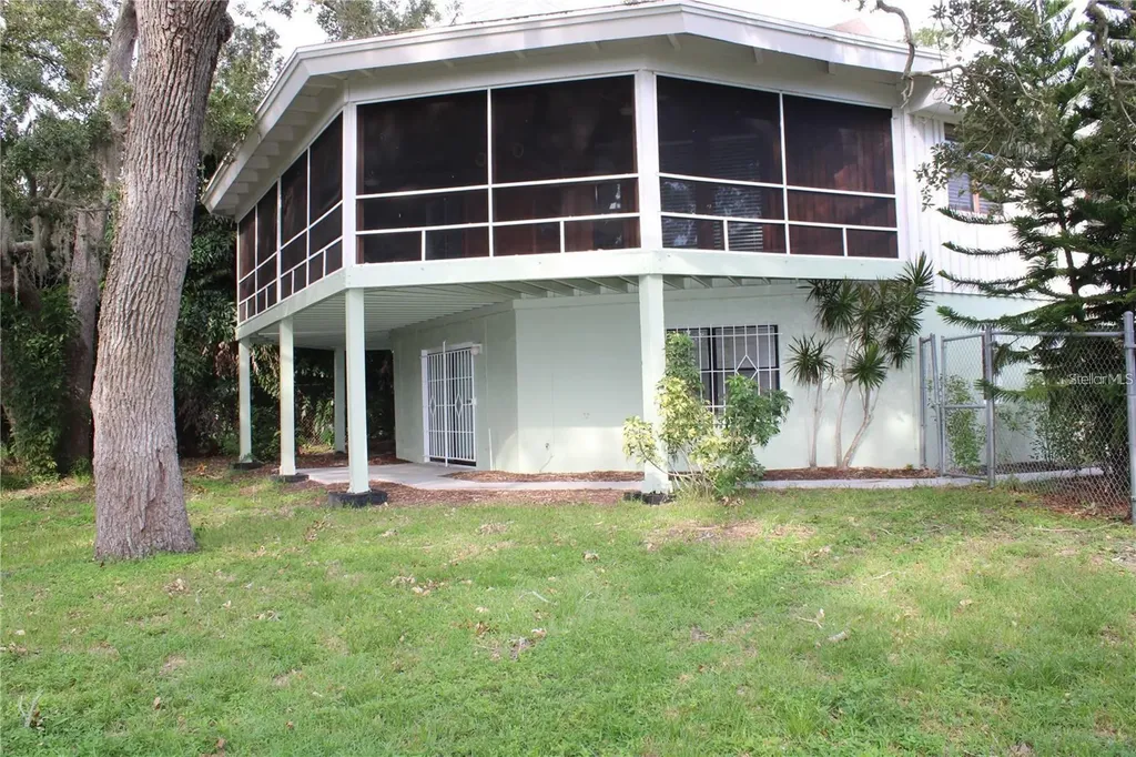 5828 Oakhurst Drive Seminole FL 33772