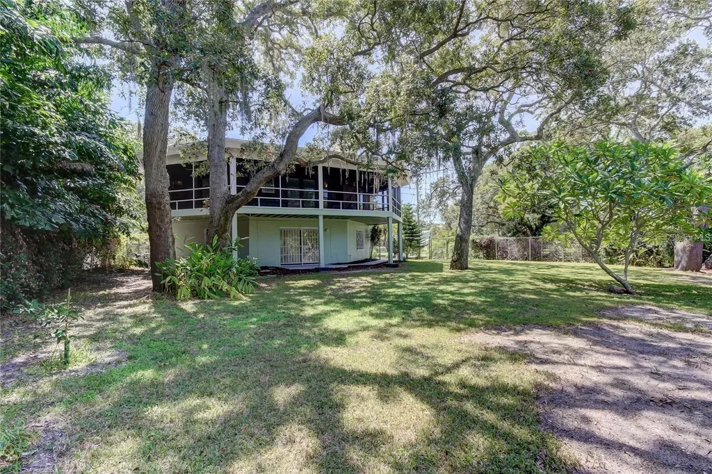 5828 Oakhurst Drive Seminole FL 33772