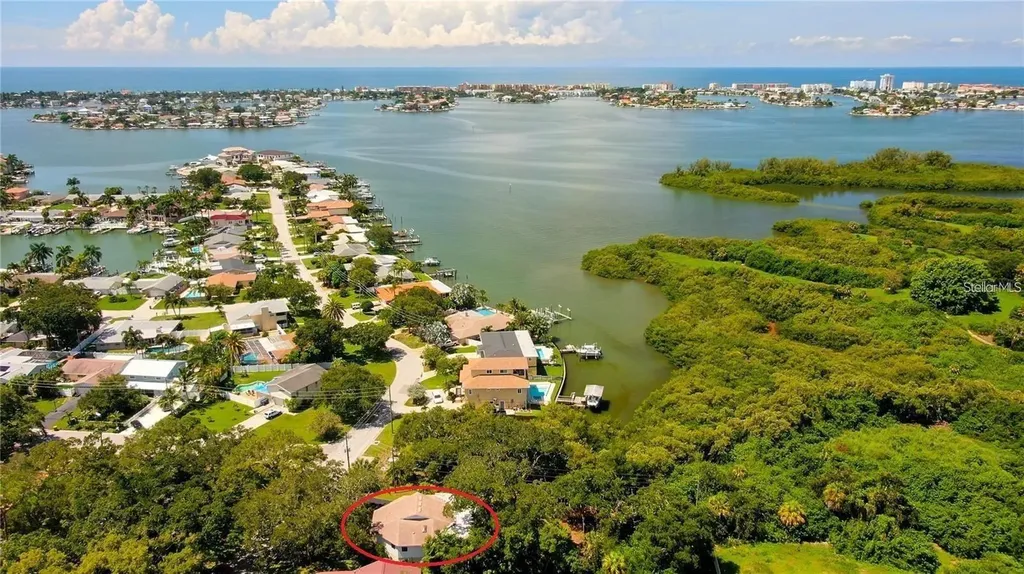 5828 Oakhurst Drive Seminole FL 33772