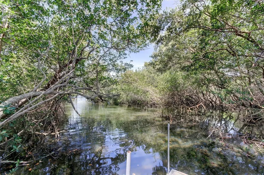 5828 Oakhurst Drive Seminole FL 33772