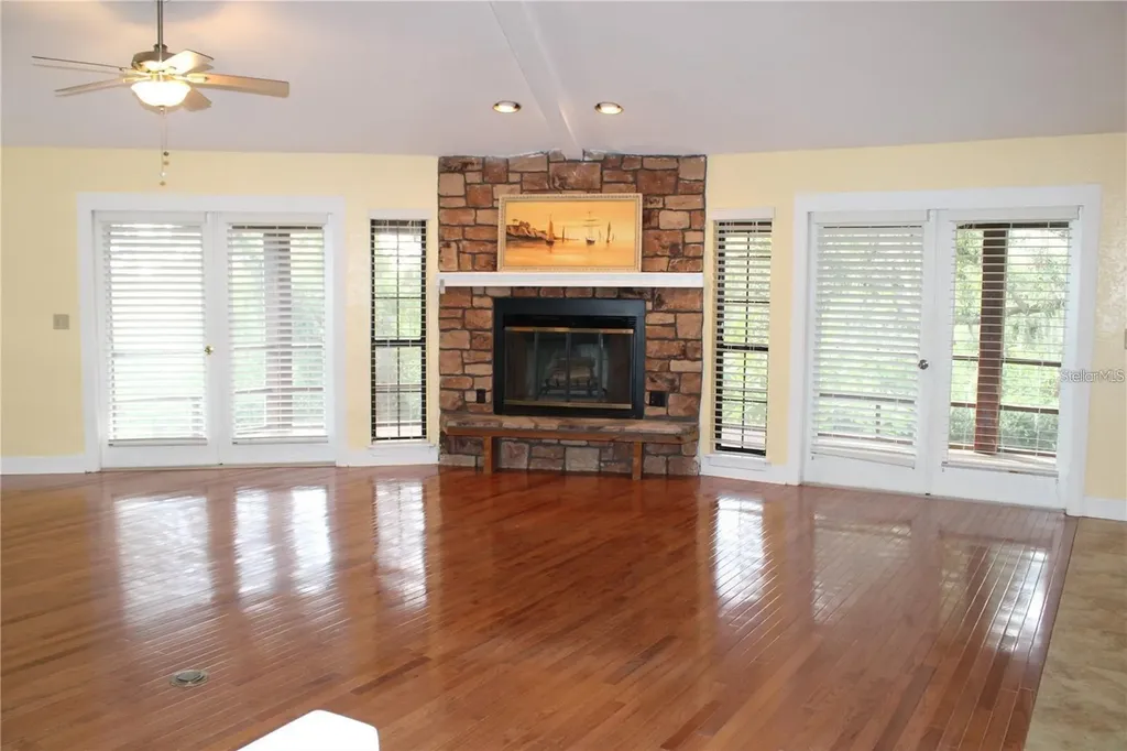 5828 Oakhurst Drive Seminole FL 33772