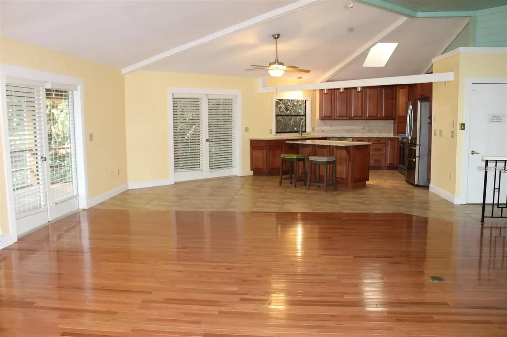 5828 Oakhurst Drive Seminole FL 33772