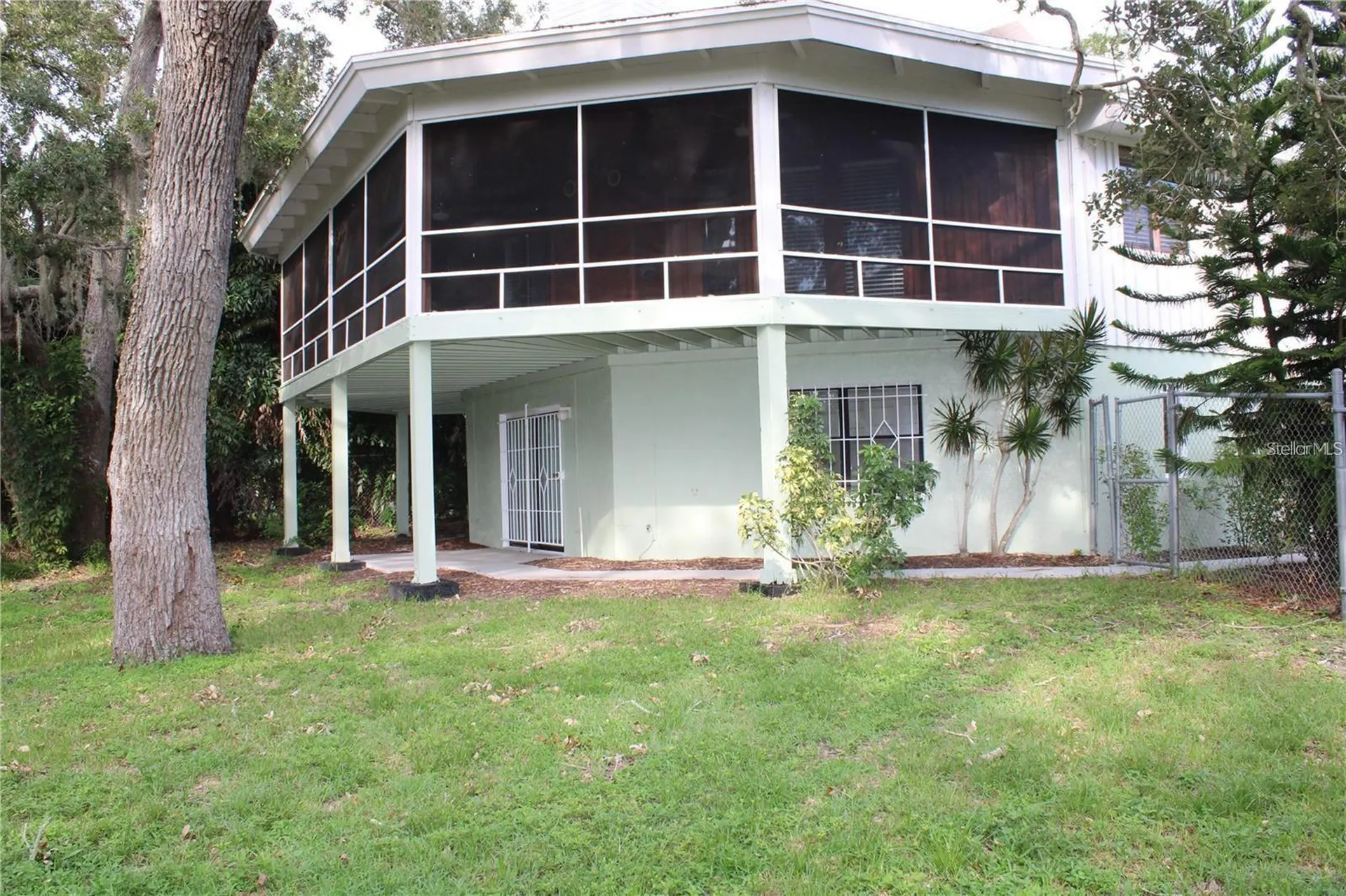 5828 Oakhurst Drive Seminole FL 33772