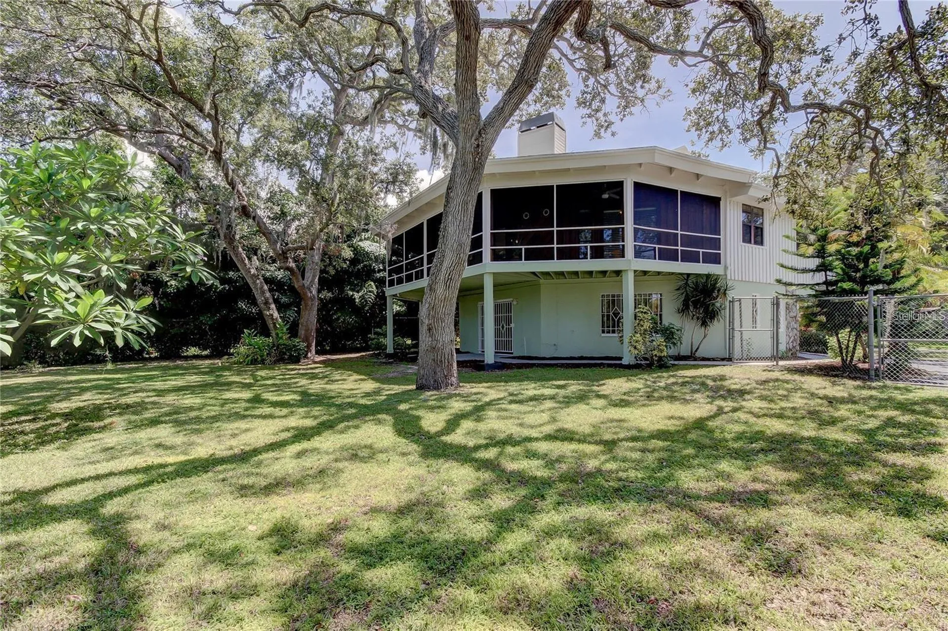 5828 Oakhurst Drive Seminole FL 33772