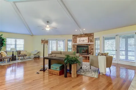 5828 Oakhurst Drive Seminole FL 33772