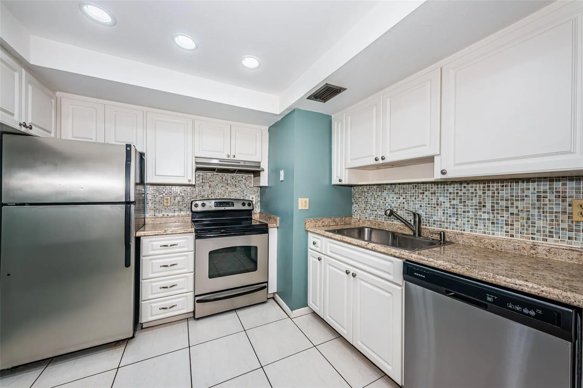 2971 Estancia Boulevard Clearwater FL 33761