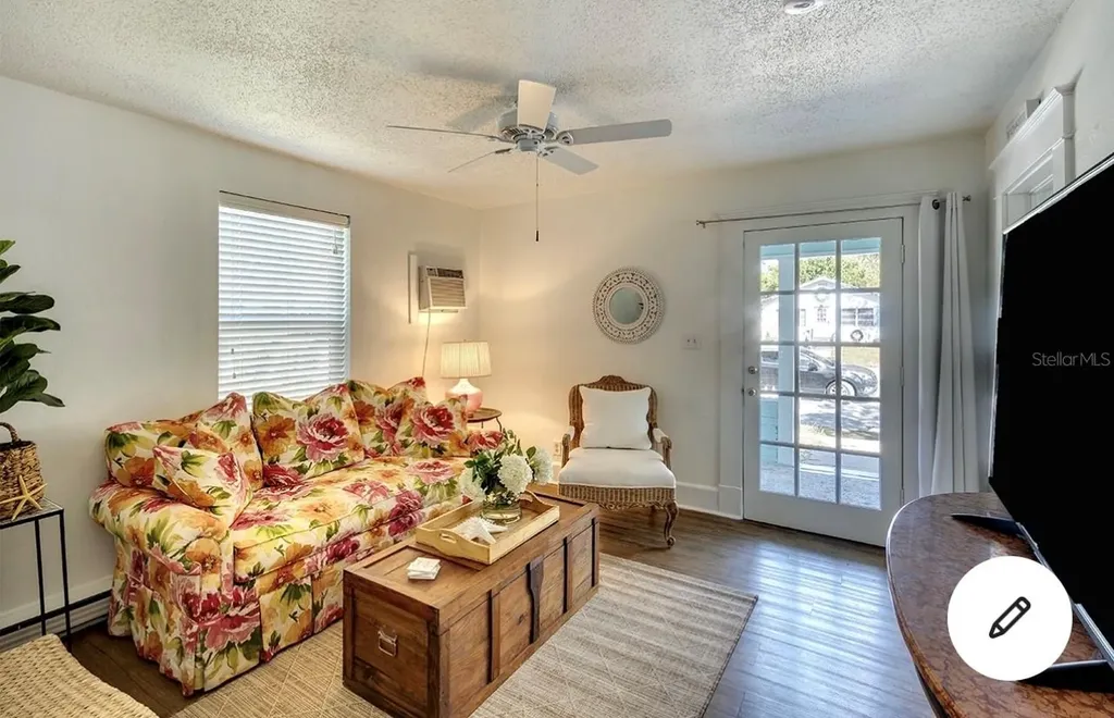 2513 8th Avenue W Bradenton FL 34205