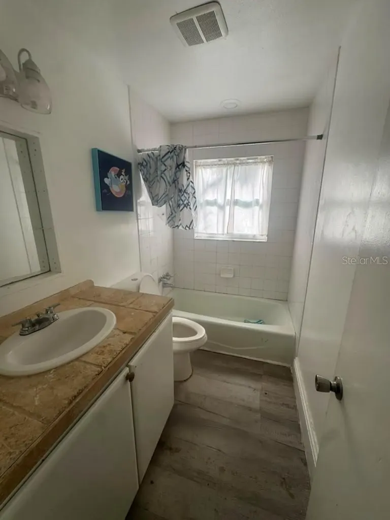 6407 2nd Avenue NE Bradenton FL 34208
