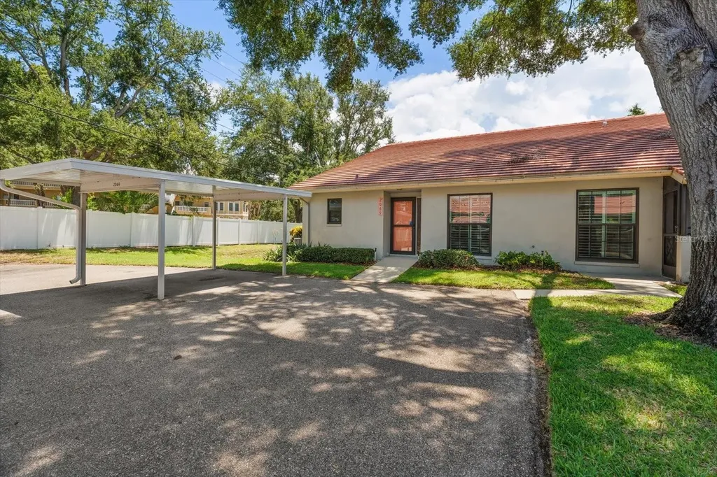 2069 Lakeview Drive Clearwater FL 33763